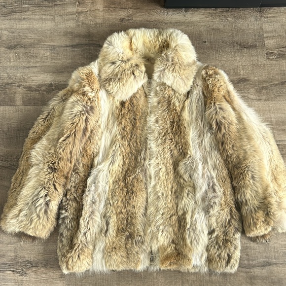 Coyote Fur Jacket - Picture 4 of 10